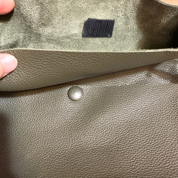 $490 Callista Crafts Iconic Slim Grained Leather Messenger / Crossbody Bag - Picture 11 of 16